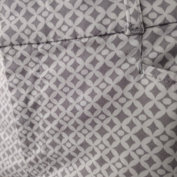 Gloria Vanderbilt Charlene White Gray Geometric Print Capri Pants Size 6 - Picture 9 of 13